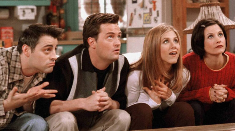 واکنش تهیه‌کننده Friends به انتقادات نژادپرستانه این سریال