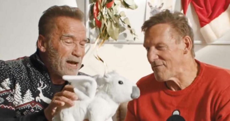 حضور آرنولد شوارتزنگر در تبلیغ اسباب‌بازی عجیب بی ام و!