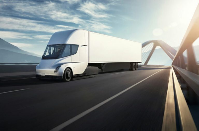 موفقیت کامیون برقی تسلا Semi در آزمایش مسافت طولانی؛ 800 کیلومتر با 37 تن بار