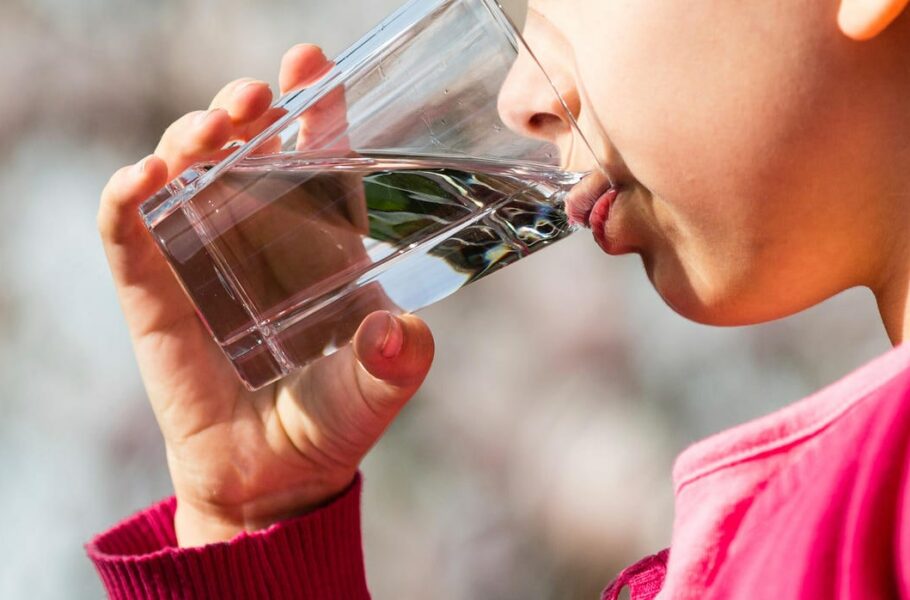 پژوهشی جدید: بسیاری از افراد نیازی به مصرف روزانه هشت لیوان آب ندارند
