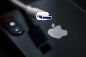 اتحادیه اروپا بالاخره تاریخ اجباری‌شدن استفاده از پورت USB-C را اعلام کرد
