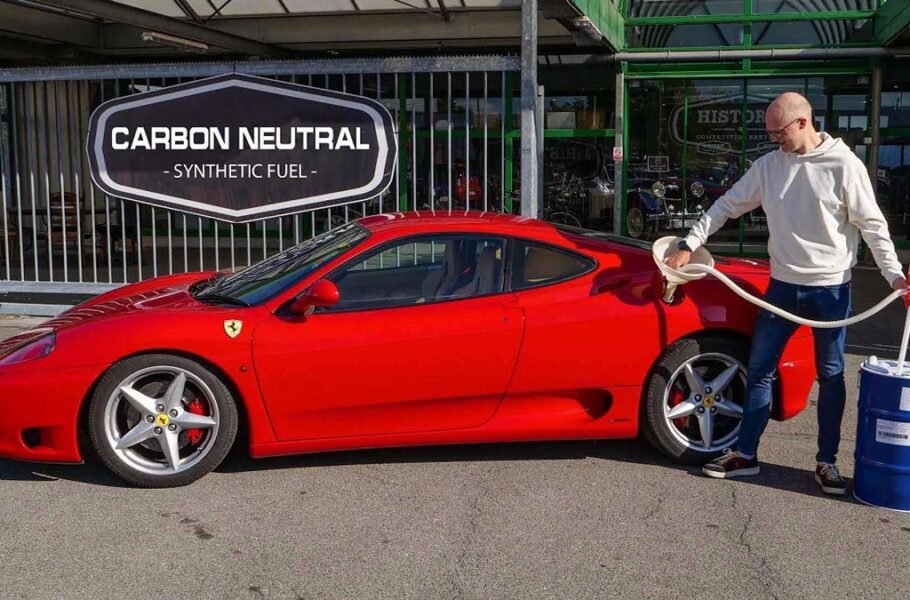 استفاده از سوخت مصنوعی در فراری 360؛ راهکاری برای حفظ خودروهای درون‌سوز