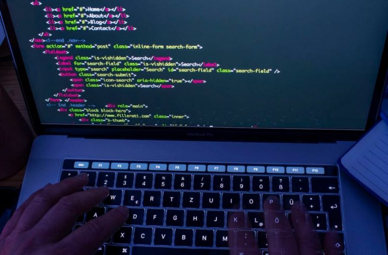 انتشار پاسخ‌های خودکار با هوش مصنوعی ChatGPT موقتاً در Stack Overflow ممنوع شد