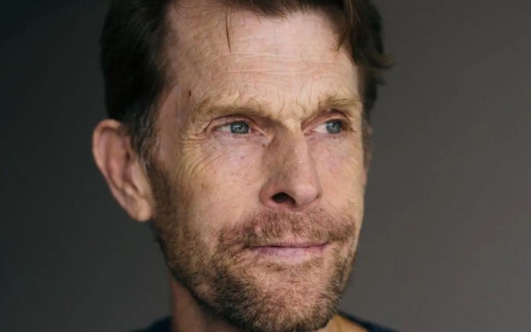 بیوگرافی کوین کانروی | صدای به یاد ماندنی شوالیه تاریکی