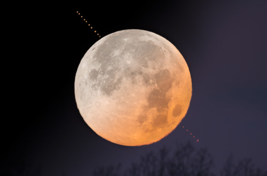 تصویر روز ناسا: اختفای مریخ توسط ماه کامل