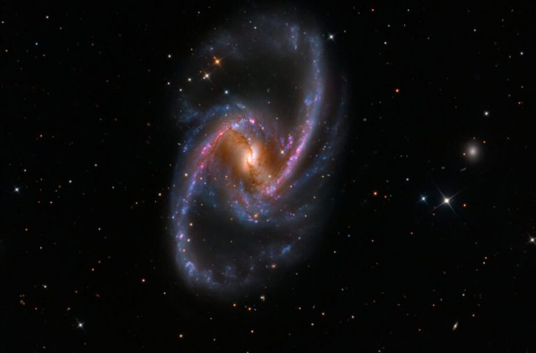 تصویر روز ناسا: NGC 1365، کهکشانی باشکوه