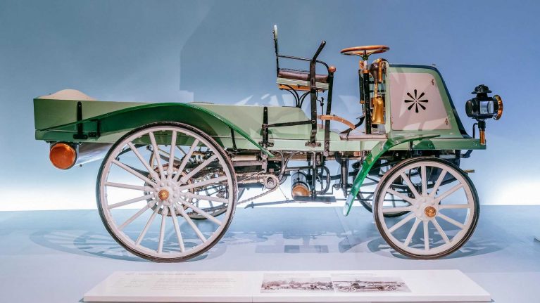 ملاقات با وسیله نقلیه موتوردار دایملر ۱۸۹۹، جد بزرگ مرسدس اسپرینتر!