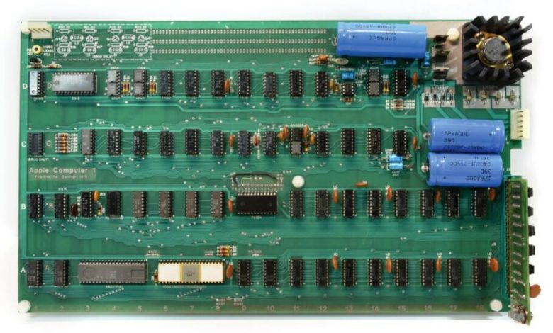 نسخه‌ای کمیاب از کامپیوتر «اپل ۱» با قیمت احتمالی صدها هزار دلار به حراج گذاشته شد