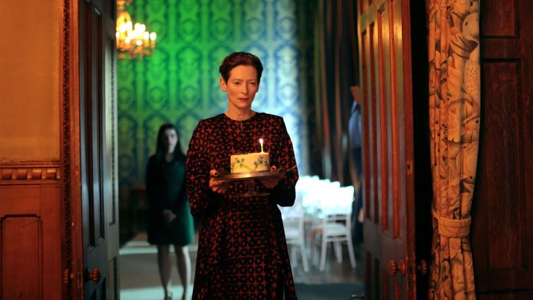 نقد فیلم دختر ابدی (The Eternal Daughter) | در اسارت گذشته