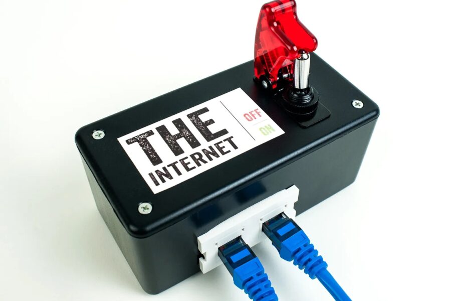 چه کسی به «شایعات» محدودیت‌های بیشتر اینترنت دامن می‌زند؛ رسانه، مخاطب یا مسئولان؟