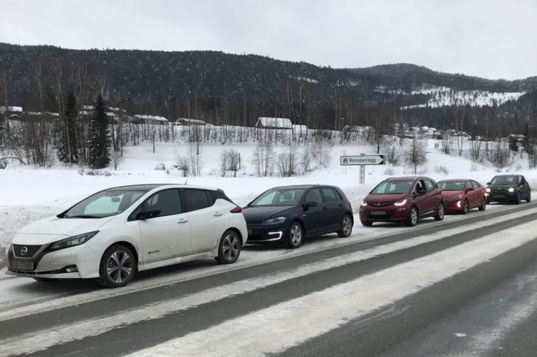 کاهش قابل‌توجه برد خودروهای برقی در هوای سرد زمستان