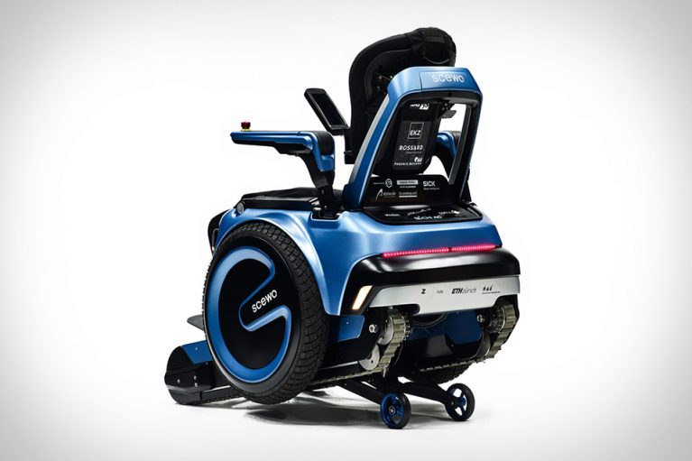 اولین ویلچر جهان با قابلیت ایجاد تعادل خودکار و بالا رفتن از پلهها معرفی شد