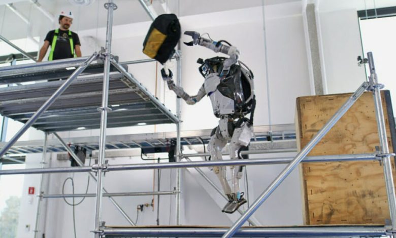 ربات انسان‌نما اطلس بوستون داینامیکس، مهارت خود را در پارکور نشان می‌دهد [تماشا کنید]