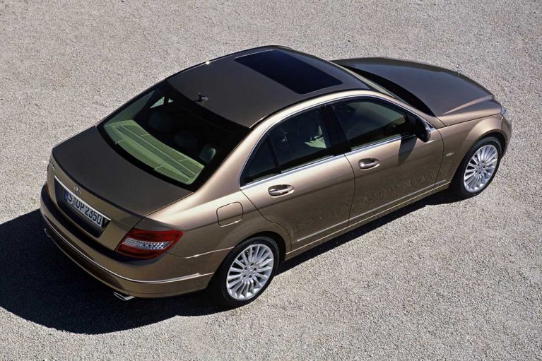 فراخوان مرسدس برای مدل‌های یک تا دو دهه پیش به دلیل کنده شدن سانروف!