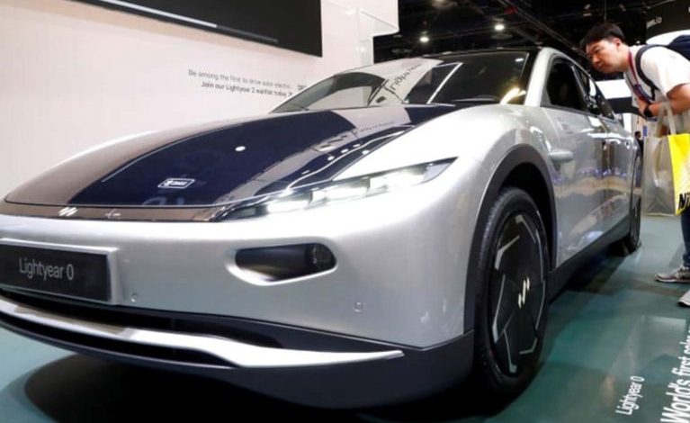 لایت یر تولید خودروی برقی خورشیدی ۲۷۰ هزار دلاری خود را متوقف کرد