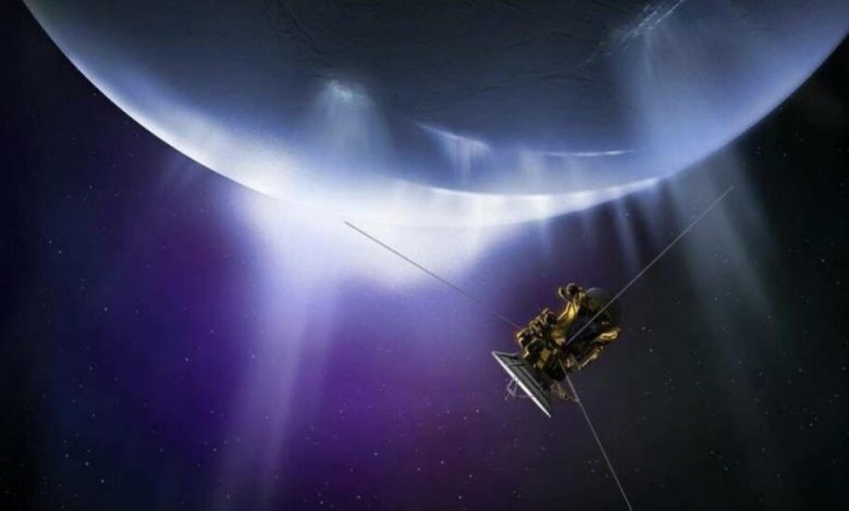 محققان: می‌توانیم حیات در انسلادوس، قمر زحل را با حضور در مدار آن کشف کنیم