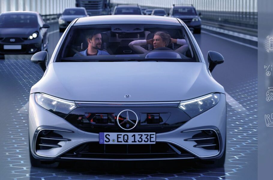 مرسدس بنز سریع‌تر از تسلا مجوز استفاده از فناوری خودران سطح 3 را دریافت کرد