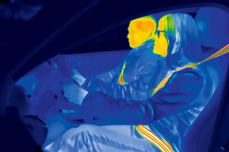 چگونه کمربند ایمنی گرمشونده شعاع حرکتی خودروی برقی را افزایش میدهد؟