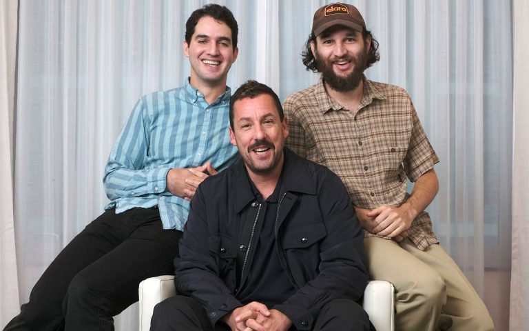 آدام سندلر:‌ فیلم‌نامه‌ی اثر جدید برادران سفدی به‌طرز دیوانه‌واری بلند است