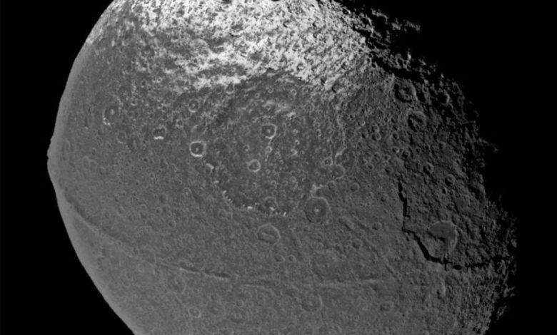 تصویر روز ناسا: سطح عجیب و غیرعادی یاپتوس، قمر زحل