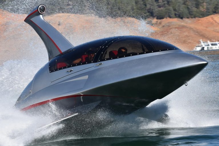 جت شارک ۲۰۲۳، قایقی دلفینی با قابلیت حرکت زیر و روی آب!