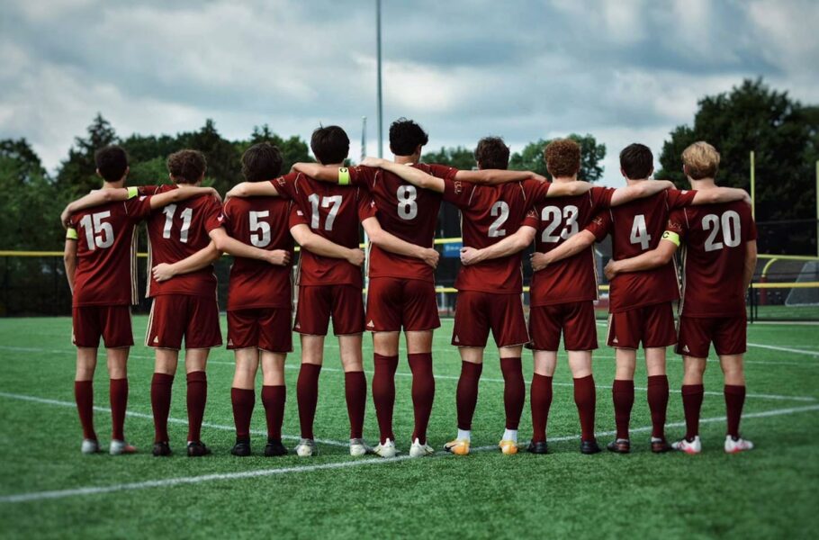 پژوهشی روی نیم میلیون طرفدار فوتبال، اثر هویت گروهی بر تصمیم‌گیری‌ها را نشان داد