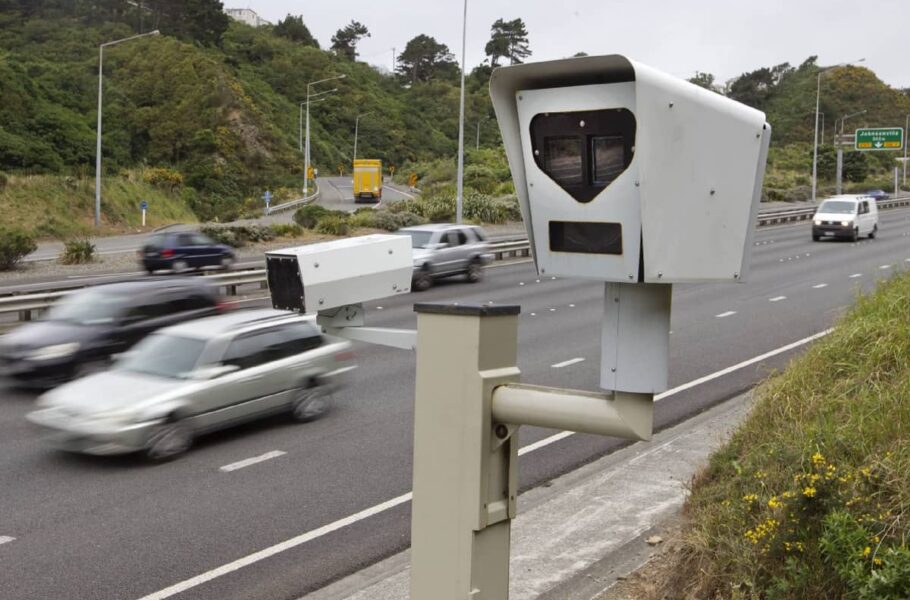 اخذ هزینه ارسال پیامک تخلفات رانندگی به همراه قبض جریمه در سال 1402