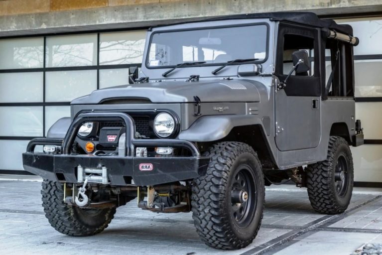 بازتولید تویوتا لندکروزر FJ40 آیکن با پیشرانه ۶.۲ لیتری جنرال موتورز!