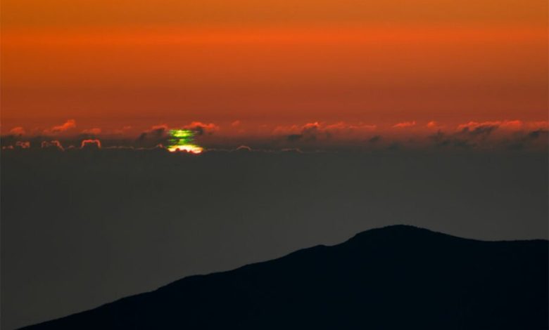 تصویر روز ناسا: سبزدرخش چند لایه‌ غروب خورشید