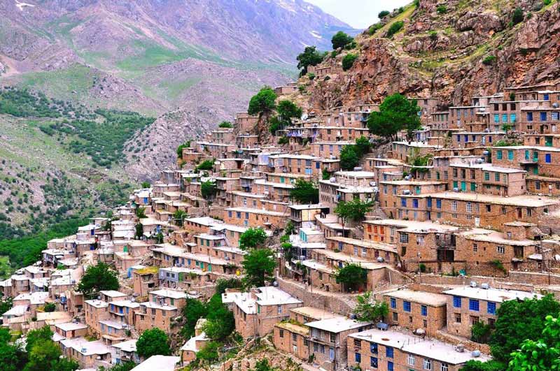 خانه های پلکانی اورامان تخت میان کوهستان های بلند