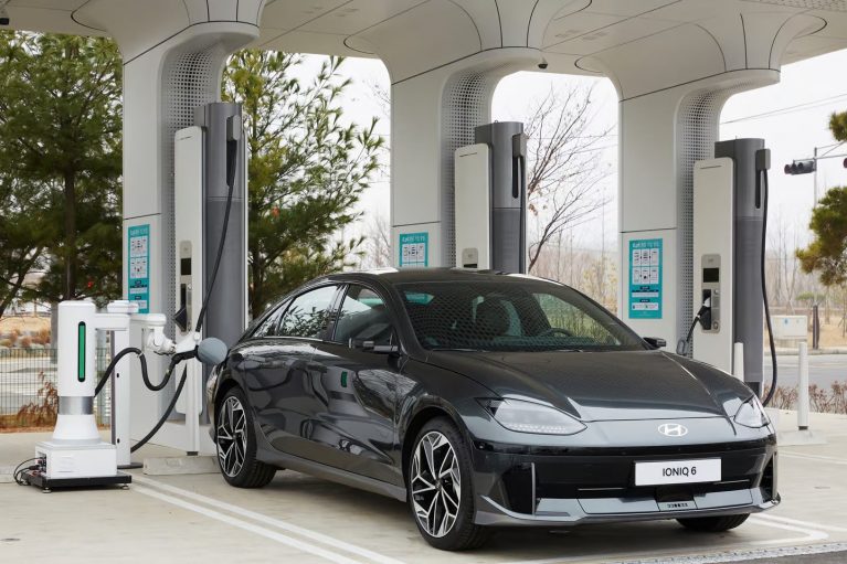 هیوندای ربات شارژ خودکار خودروهای برقی را معرفی کرد