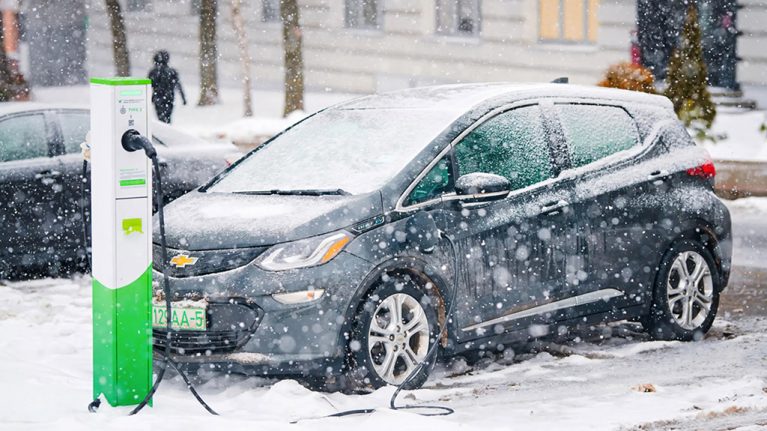 چرا عملکرد خودروی برقی در هوای سرد برای خودروسازان اهمیت دارد؟