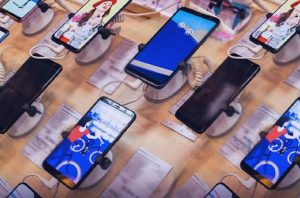 IDC از کاهش فروش گوشی‌های موبایل در سال 2023 خبر می‌دهد