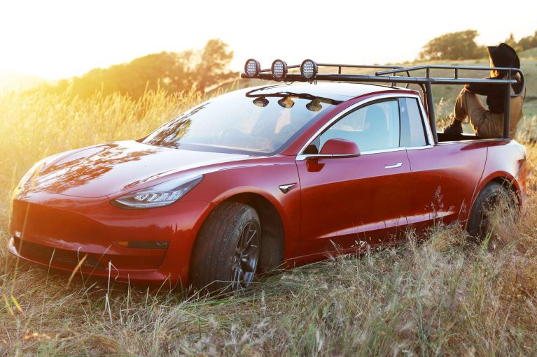 اتمام ساخت اولین وانت پیکاپ تسلا مدل ۳ پس از ۴ سال!