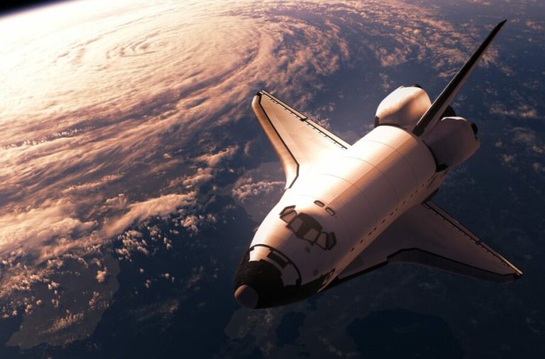 امروز در فضا: هواپیمای فضایی X-37B در اولین  مأموریت‌ فوق سری پرتاب شد