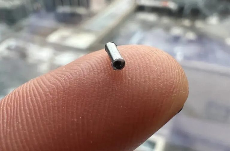 امیدی برای درمان سرطان پانکراس؛ توسعه ایمپلنت کوچک‌تر از دانه برنج که دارو را به تومورها می‌رساند