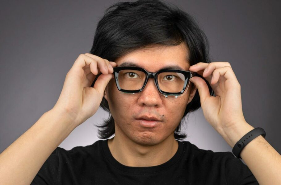 بی‌صدا حرف بزنید؛ این عینک می‌تواند با امواج سونار حرکات لب‌های شما را تشخیص دهد