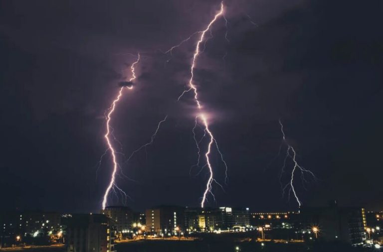 تشکیل ماده فسفری جدیدی توسط صاعقه که تاکنون روی زمین مشاهده نشده بود