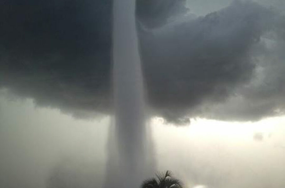 تصویر روز ناسا: تنوره‌ دریایی در سواحل فلوریدا