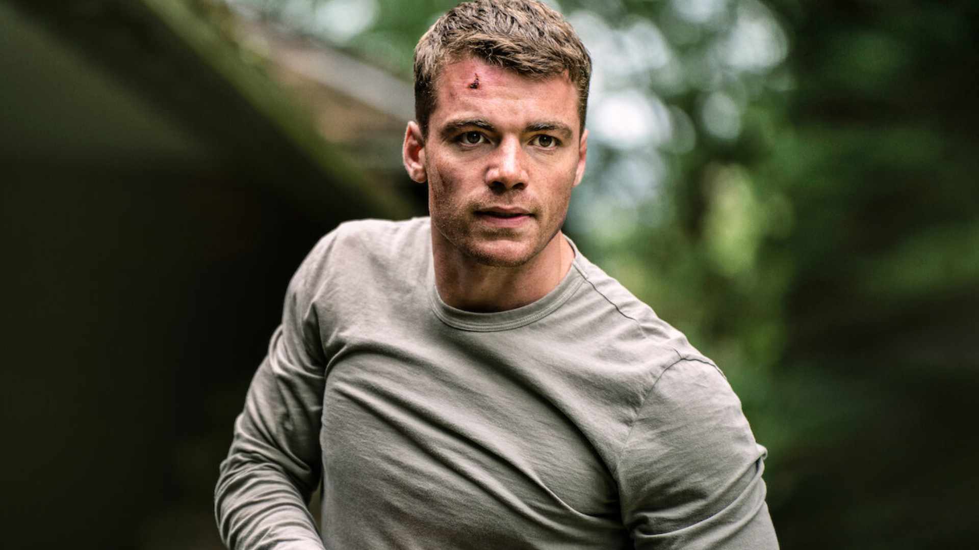 معرفی سریال مامور شب (The Night Agent) | داستان نابودی یک ملت