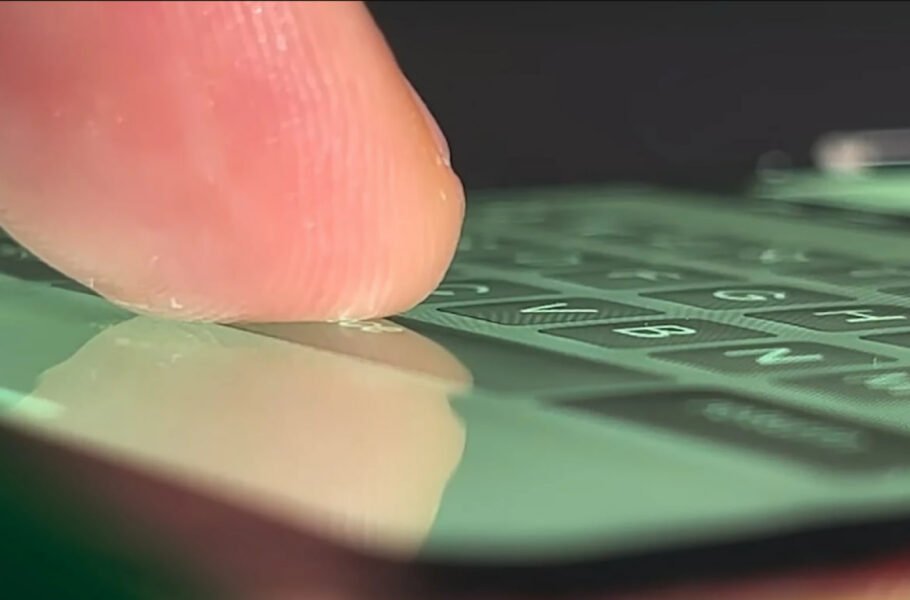 یک فناوری متفاوت: صفحه‌کلید پاپ‌آپ روی نمایشگر گوشی [تماشا کنید]