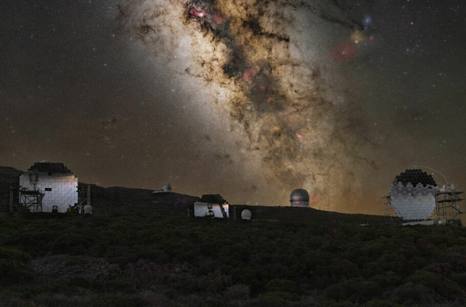تصویر روز ناسا: راه شیری بر فراز رصدخانه لا پالما