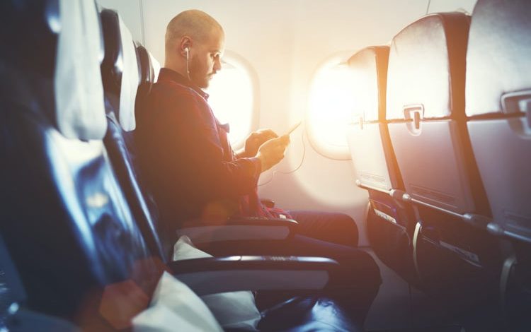 رفع ممنوعیت استفاده از تلفن همراه در سفرهای هوایی