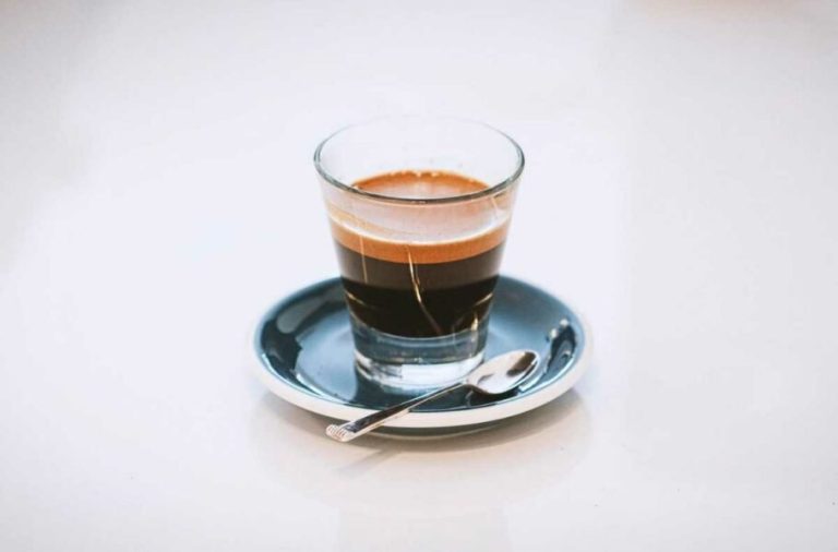 محققان ایتالیایی: با مصرف روزانه یک فنجان اسپرسو، از مغز خود در برابر آلزایمر محافظت کنید