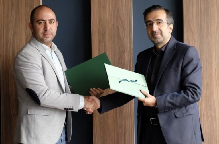 پادرو و سداد تفاهم‌نامه امضا کردند: اتصال 3000 پذیرنده سداد به پادرولند تا پایان سال