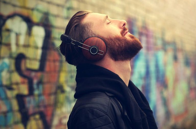 چرا موسیقی تا این حد روی ما تأثیر می‌گذارد؟ دانشمندان پاسخ می‌دهند