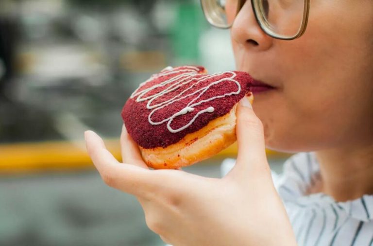 پژوهشی جدید: مصرف بیش‌ازحد کیک و بستنی می‌تواند ریسک بروز سنگ کلیه را افزایش دهد