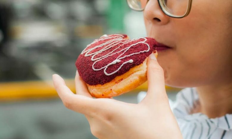 پژوهشی جدید: مصرف بیش‌ازحد کیک و بستنی می‌تواند ریسک بروز سنگ کلیه را افزایش دهد