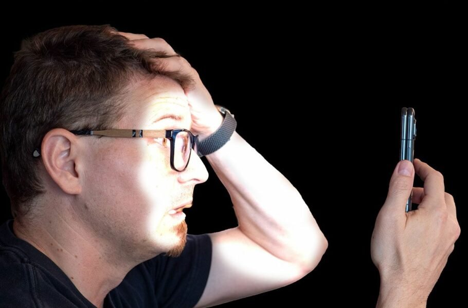 آیا دارک مود (Dark Mode) واقعاً از چشم‌ها محافظت می‌کند؟