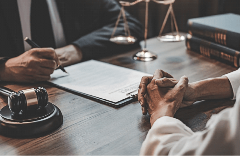 بهترین وکیل پایه یک دادگستری چه مشخصاتی باید داشته باشد؟